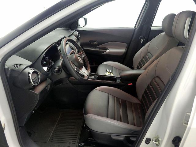 Photo of 2022 White Nissan Kicks