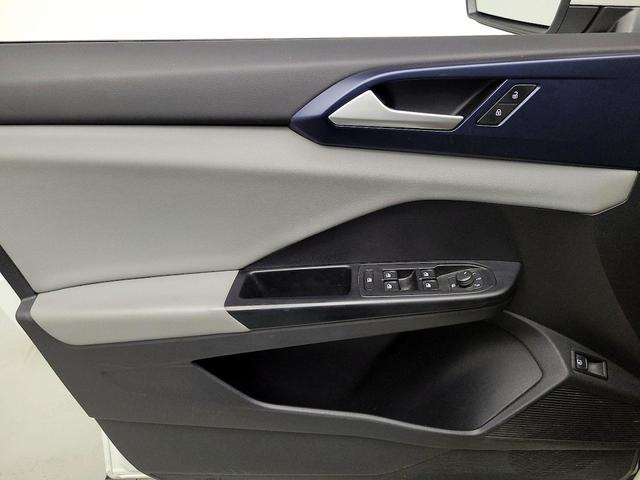 Photo of 2022 White Volkswagen Taos