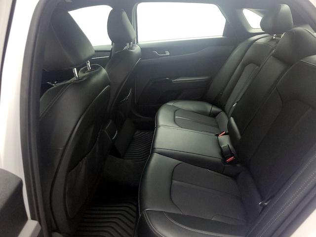 Photo of 2022 White Kia K5