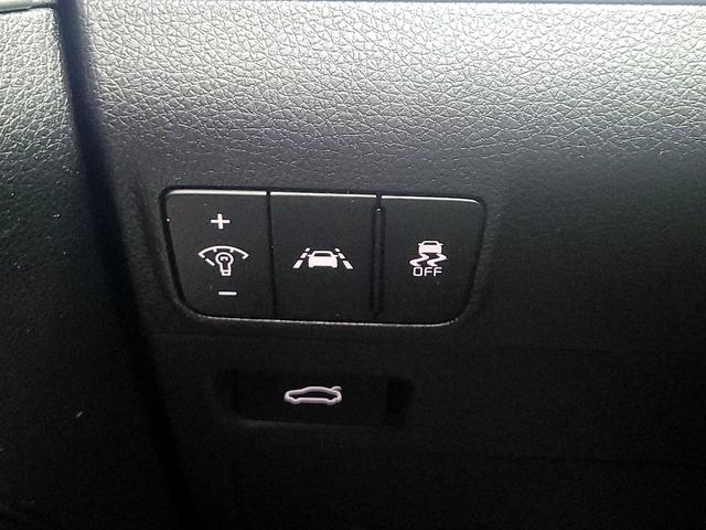 Photo of 2022 White Kia K5
