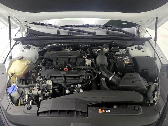 Photo of 2022 White Kia K5