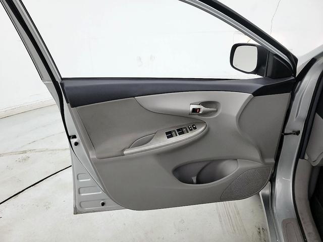 Photo of 2013 Silver Toyota Corolla