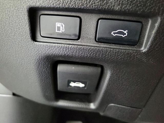 Photo of 2021 Silver Lexus ES 350