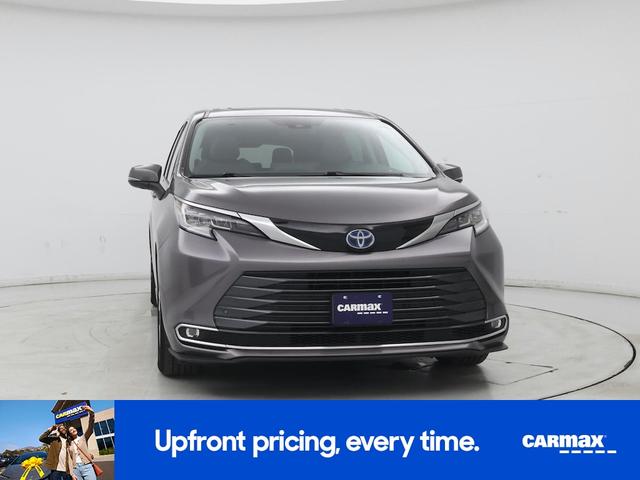 Photo of 2024 Gray Toyota Sienna