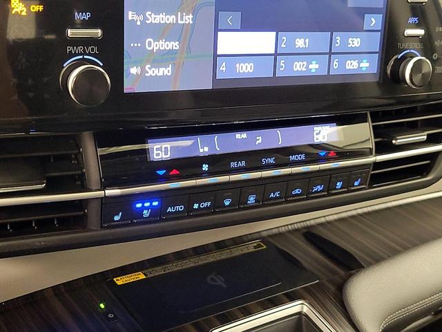 Photo of 2024 Gray Toyota Sienna