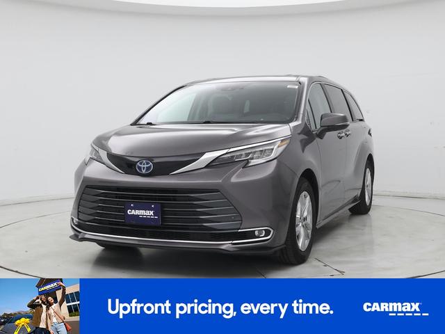 Photo of 2024 Gray Toyota Sienna