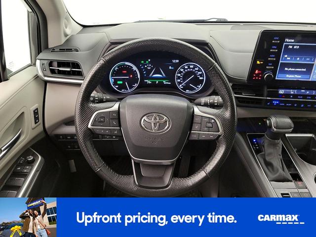 Photo of 2024 Gray Toyota Sienna
