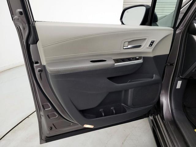 Photo of 2024 Gray Toyota Sienna