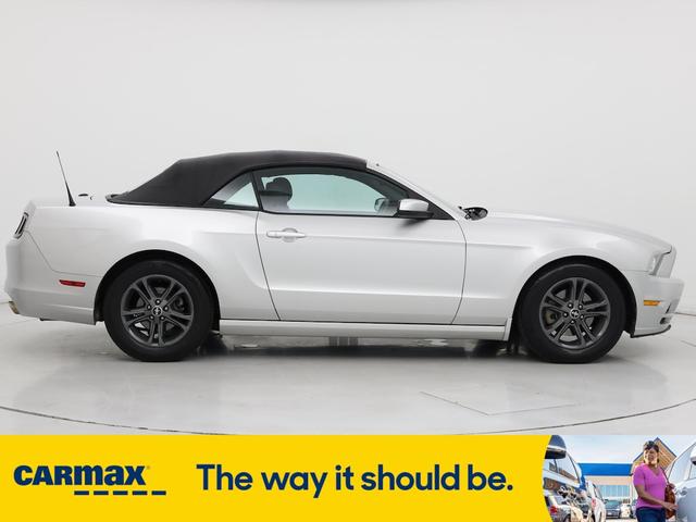 Photo of 2014 Gray Ford Mustang