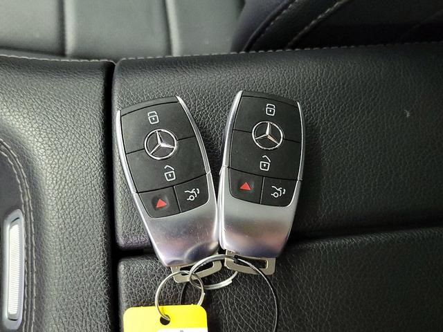 Photo of 2022 Black Mercedes-Benz GLS 450