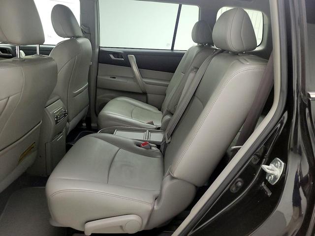 Photo of 2013 Black Toyota Highlander