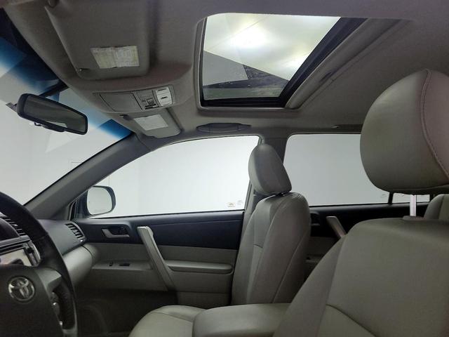 Photo of 2013 Black Toyota Highlander