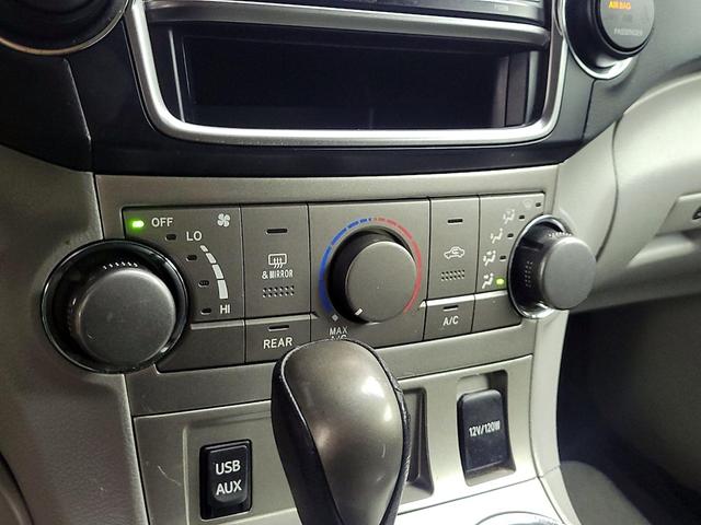 Photo of 2013 Black Toyota Highlander