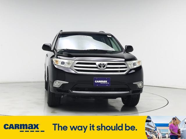 Photo of 2013 Black Toyota Highlander