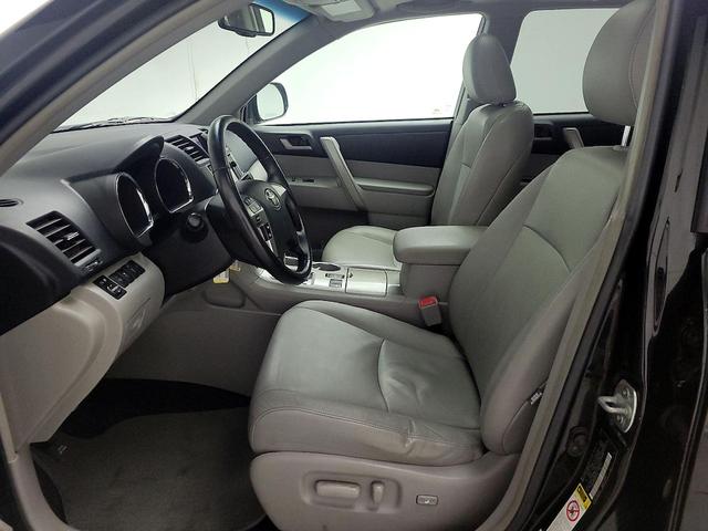 Photo of 2013 Black Toyota Highlander