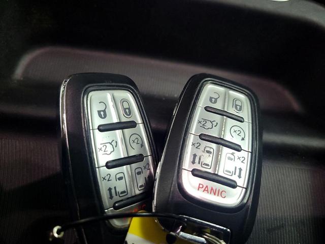 Photo of 2020 Gray Chrysler Pacifica