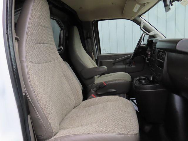 Photo of 2022 Summit White GMC Savana 2500