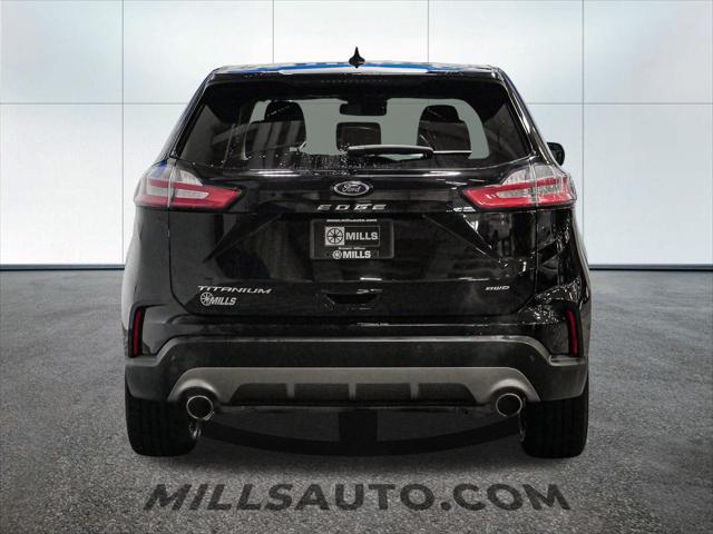 Photo of 2024 Black Metallic Ford Edge