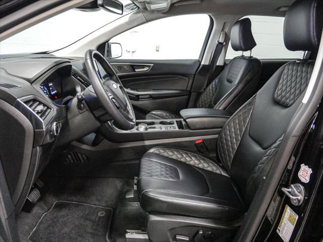Photo of 2024 Black Metallic Ford Edge