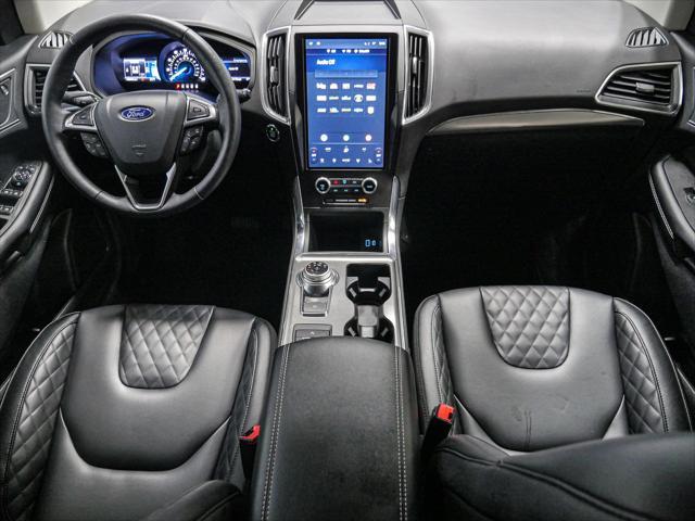 Photo of 2024 Black Metallic Ford Edge