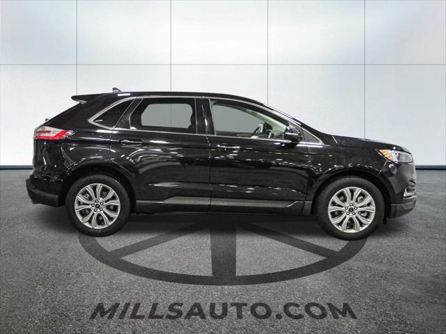 Photo of 2024 Black Metallic Ford Edge
