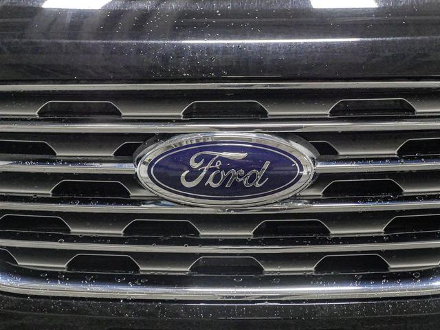 Photo of 2024 Black Metallic Ford Edge