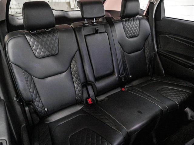 Photo of 2024 Black Metallic Ford Edge