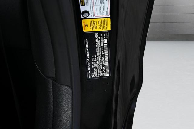 Photo of 2024 Black Sapphire Metallic BMW M440
