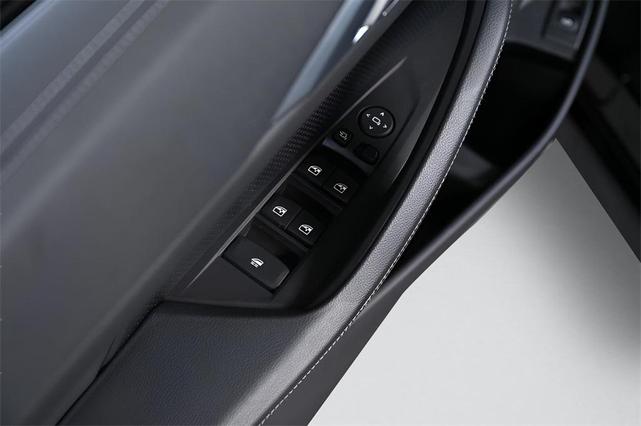 Photo of 2024 Black Sapphire Metallic BMW M440