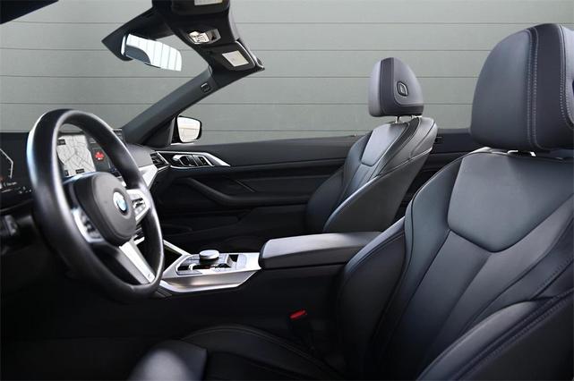 Photo of 2024 Black Sapphire Metallic BMW M440