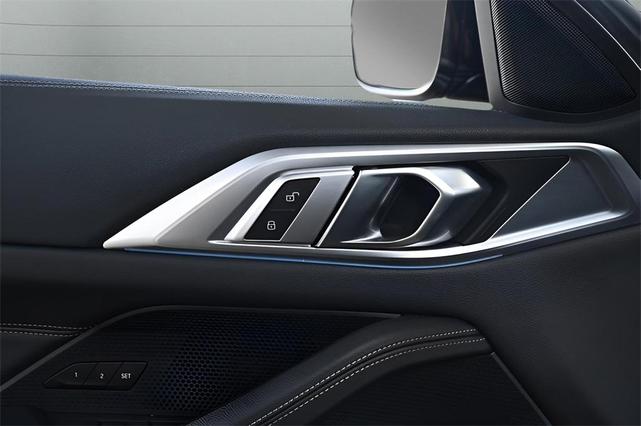 Photo of 2024 Black Sapphire Metallic BMW M440