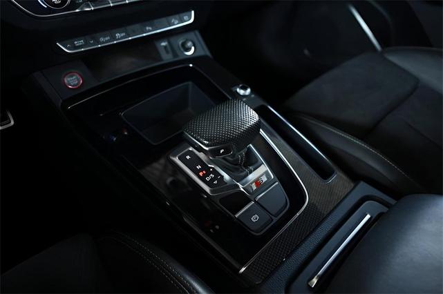 Photo of 2022 Glacier White Metallic Audi SQ5