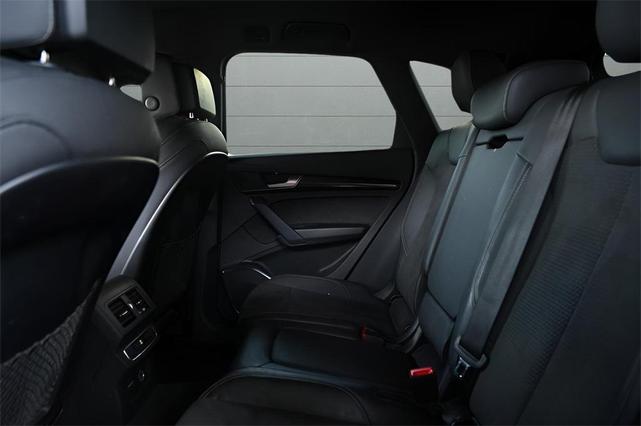 Photo of 2022 Glacier White Metallic Audi SQ5