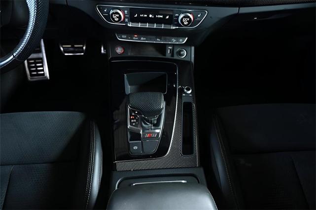 Photo of 2022 Glacier White Metallic Audi SQ5