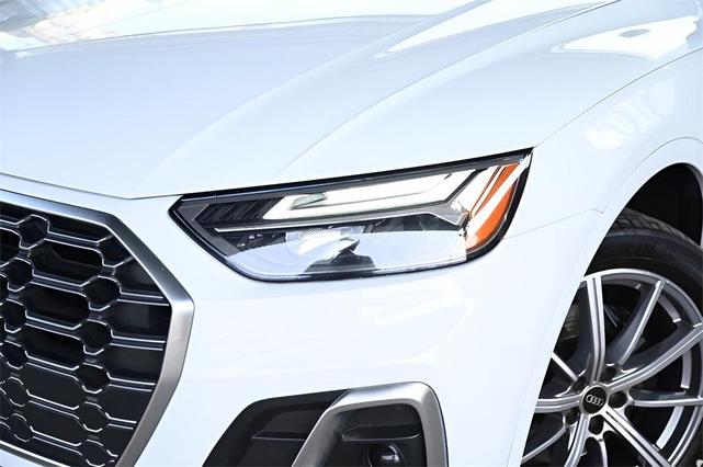 Photo of 2022 Glacier White Metallic Audi SQ5