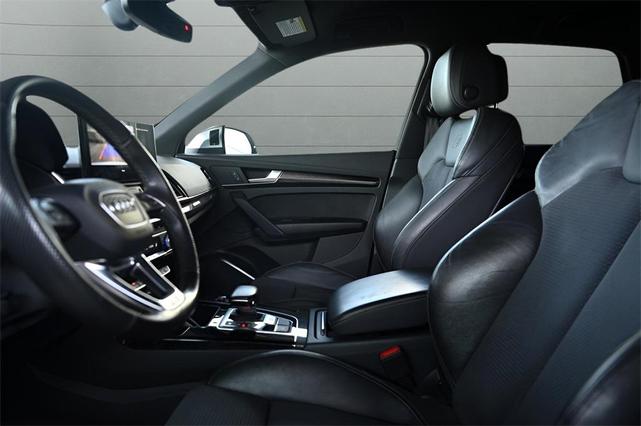 Photo of 2022 Glacier White Metallic Audi SQ5