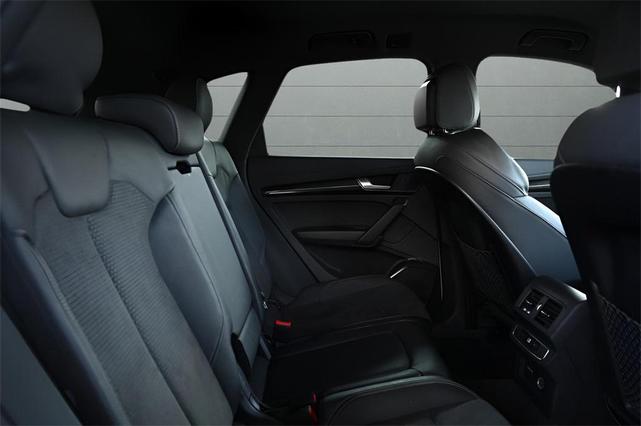 Photo of 2022 Glacier White Metallic Audi SQ5