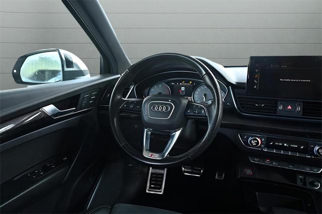 Photo of 2022 Glacier White Metallic Audi SQ5