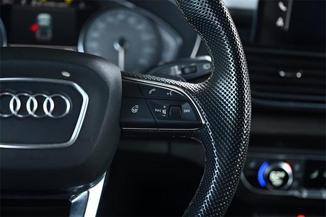 Photo of 2022 Glacier White Metallic Audi SQ5