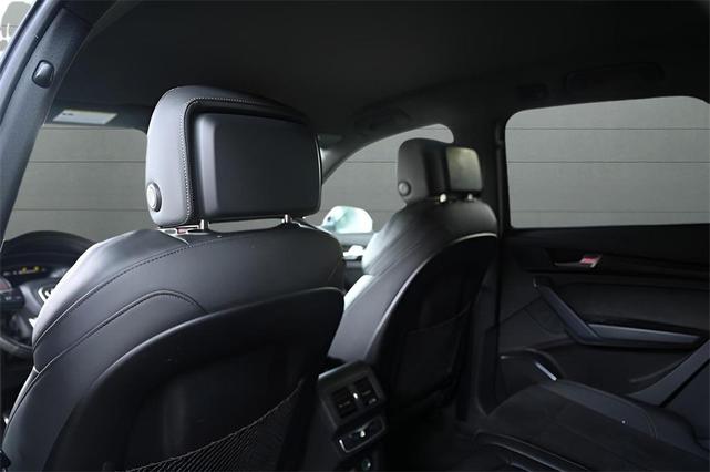Photo of 2022 Glacier White Metallic Audi SQ5