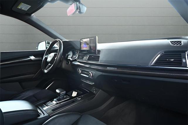 Photo of 2022 Glacier White Metallic Audi SQ5