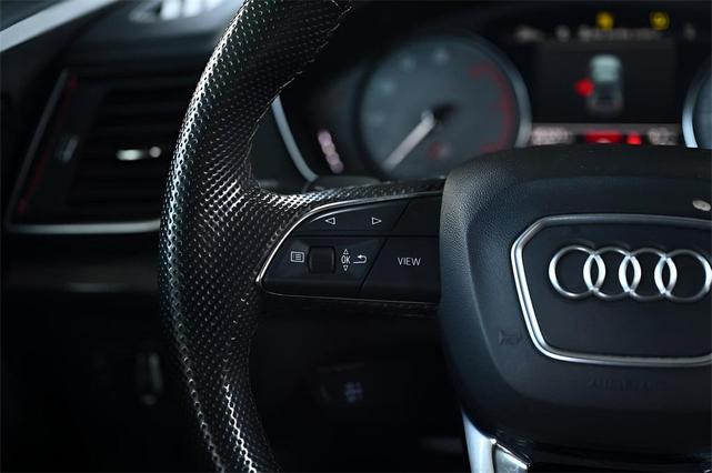 Photo of 2022 Glacier White Metallic Audi SQ5
