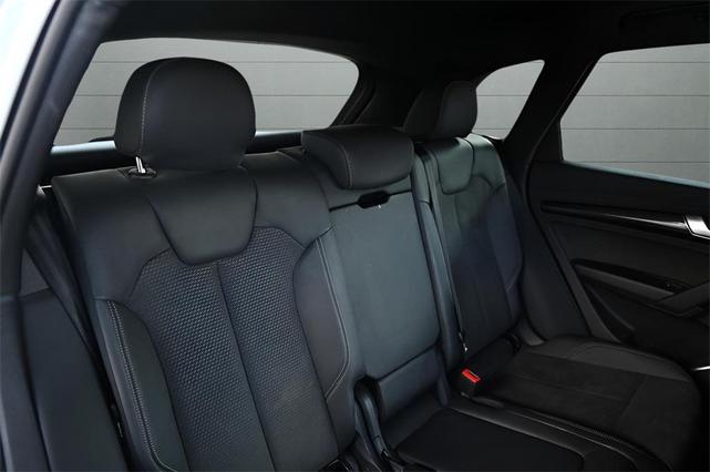 Photo of 2022 Glacier White Metallic Audi SQ5