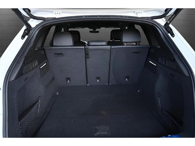 Photo of 2022 Glacier White Metallic Audi SQ5