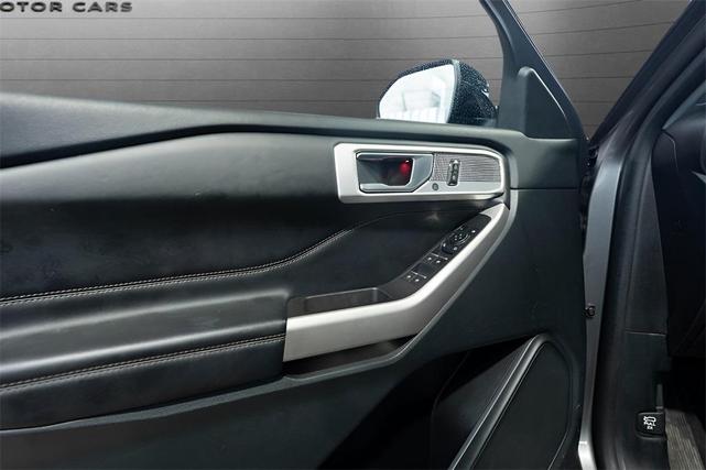 Photo of 2023 Carbonized Gray Metallic Ford Explorer