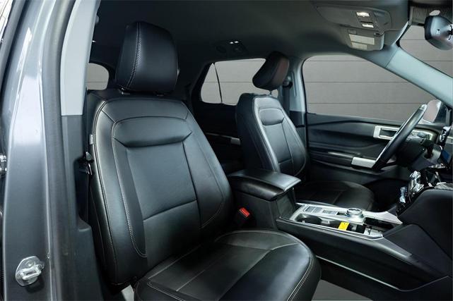 Photo of 2023 Carbonized Gray Metallic Ford Explorer