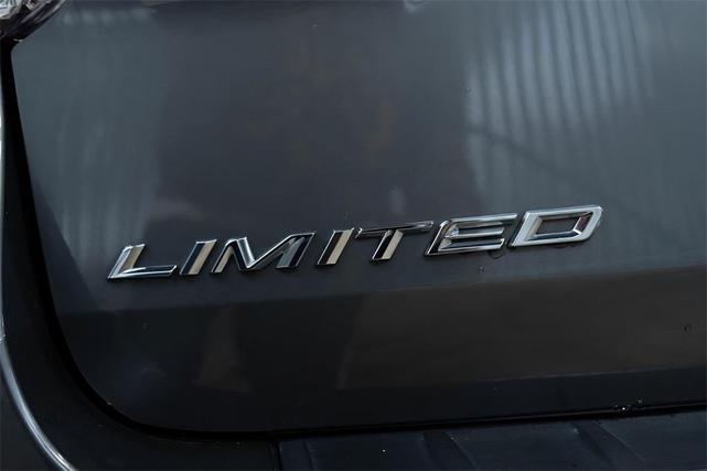 Photo of 2023 Carbonized Gray Metallic Ford Explorer