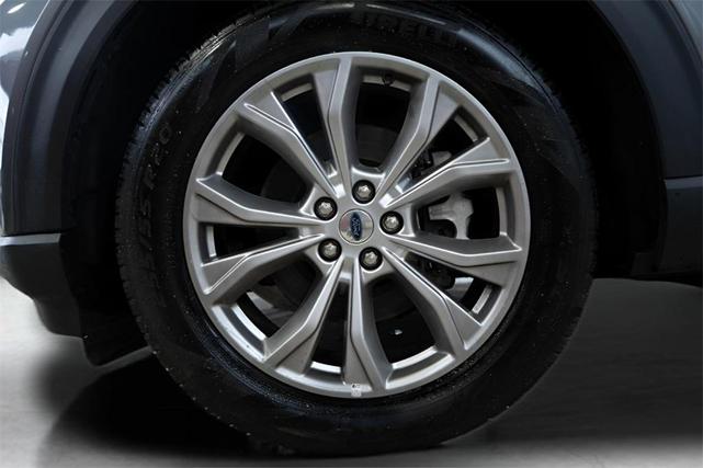 Photo of 2023 Carbonized Gray Metallic Ford Explorer