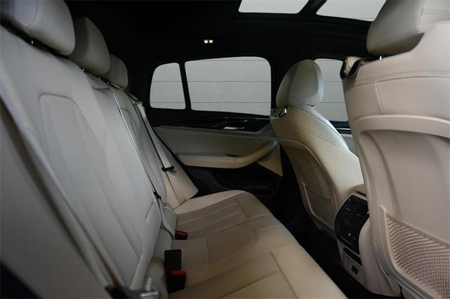 Photo of 2022 Alpine White BMW X4