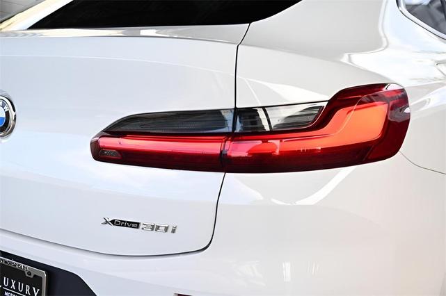 Photo of 2022 Alpine White BMW X4